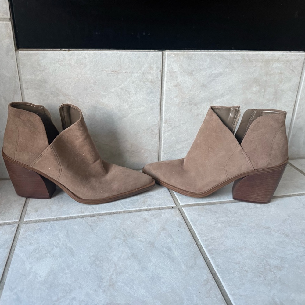 Vince Camuto tan suede Grendan bootie